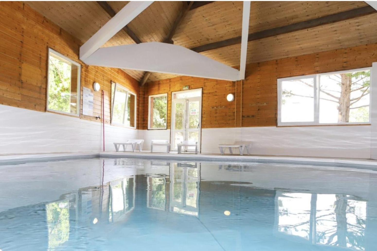 Maisonnette La Coti H5 Avec Piscine Interieure Chauffee, A 400 M De La Plage Et Menage De Fin Sejour Compris Saint-Georges-d'Oleron Exterior foto
